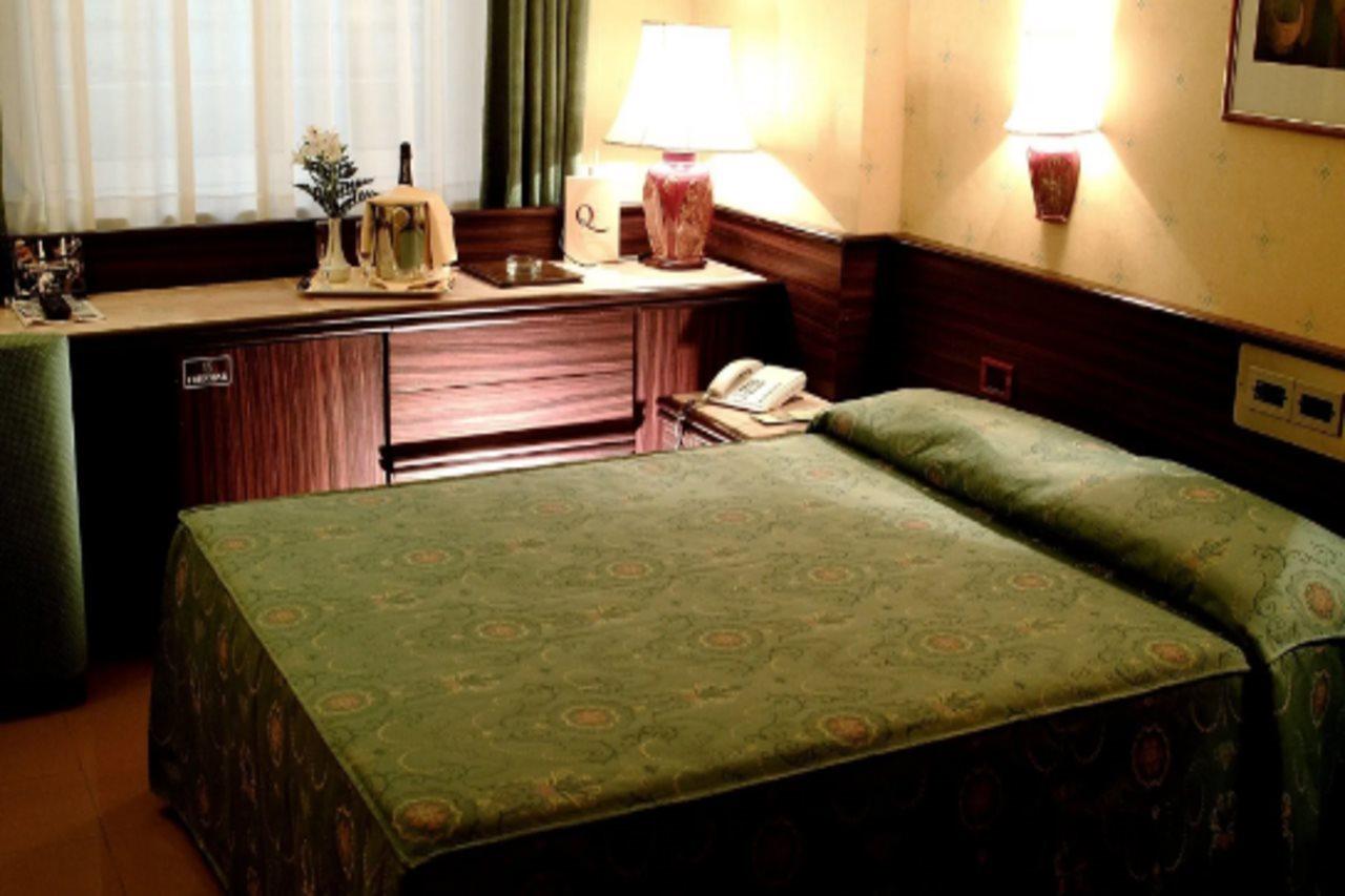 Hotel Leonardo Da Vinci Сассари Экстерьер фото