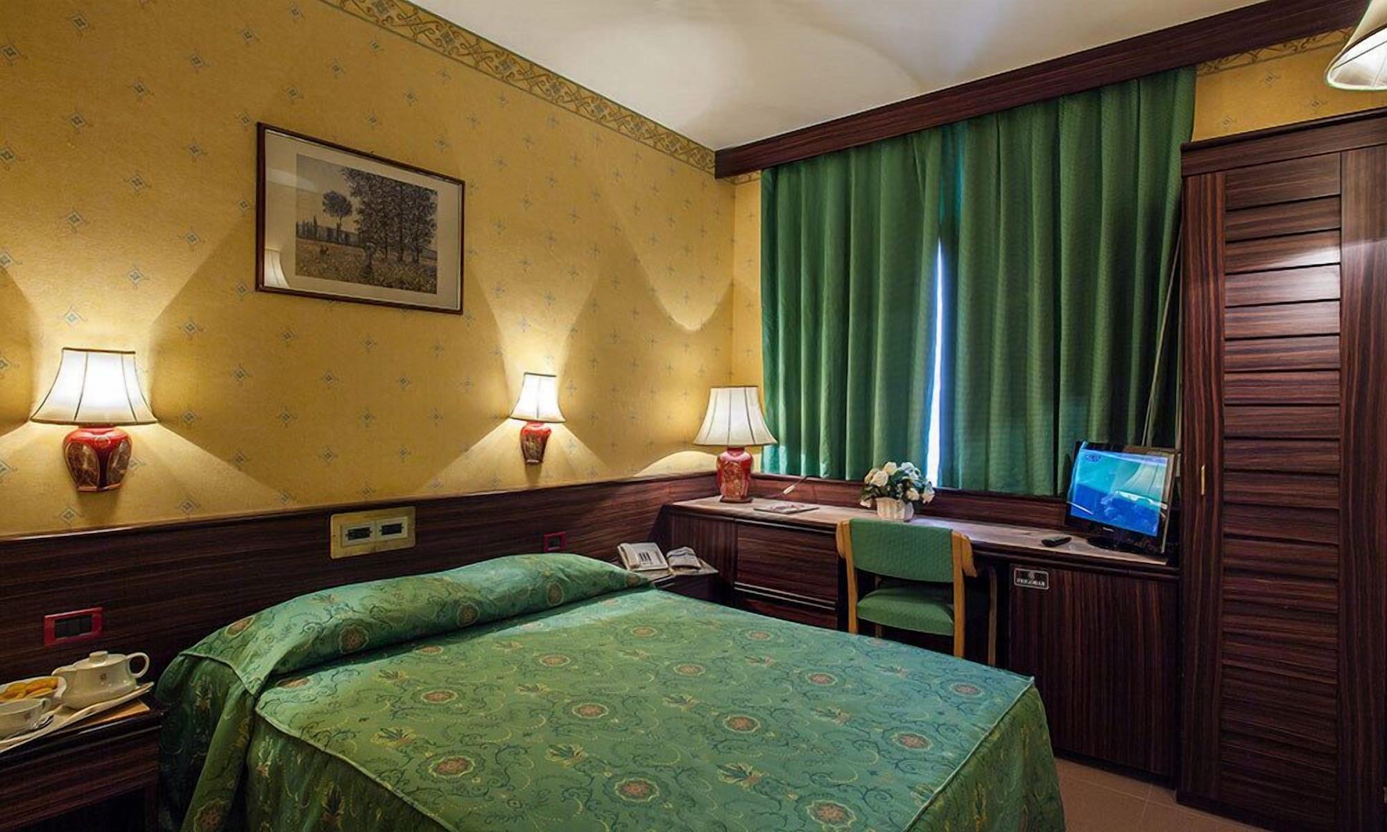Hotel Leonardo Da Vinci Сассари Экстерьер фото