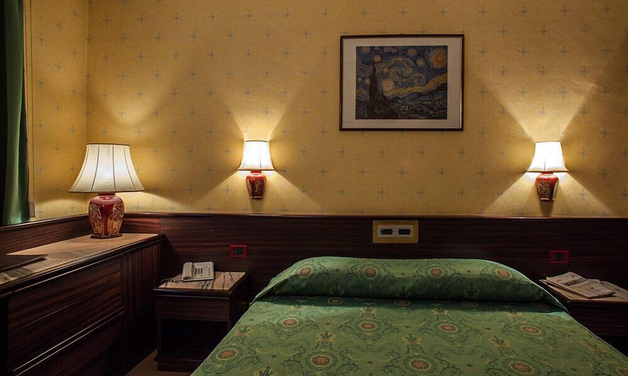 Hotel Leonardo Da Vinci Сассари Экстерьер фото