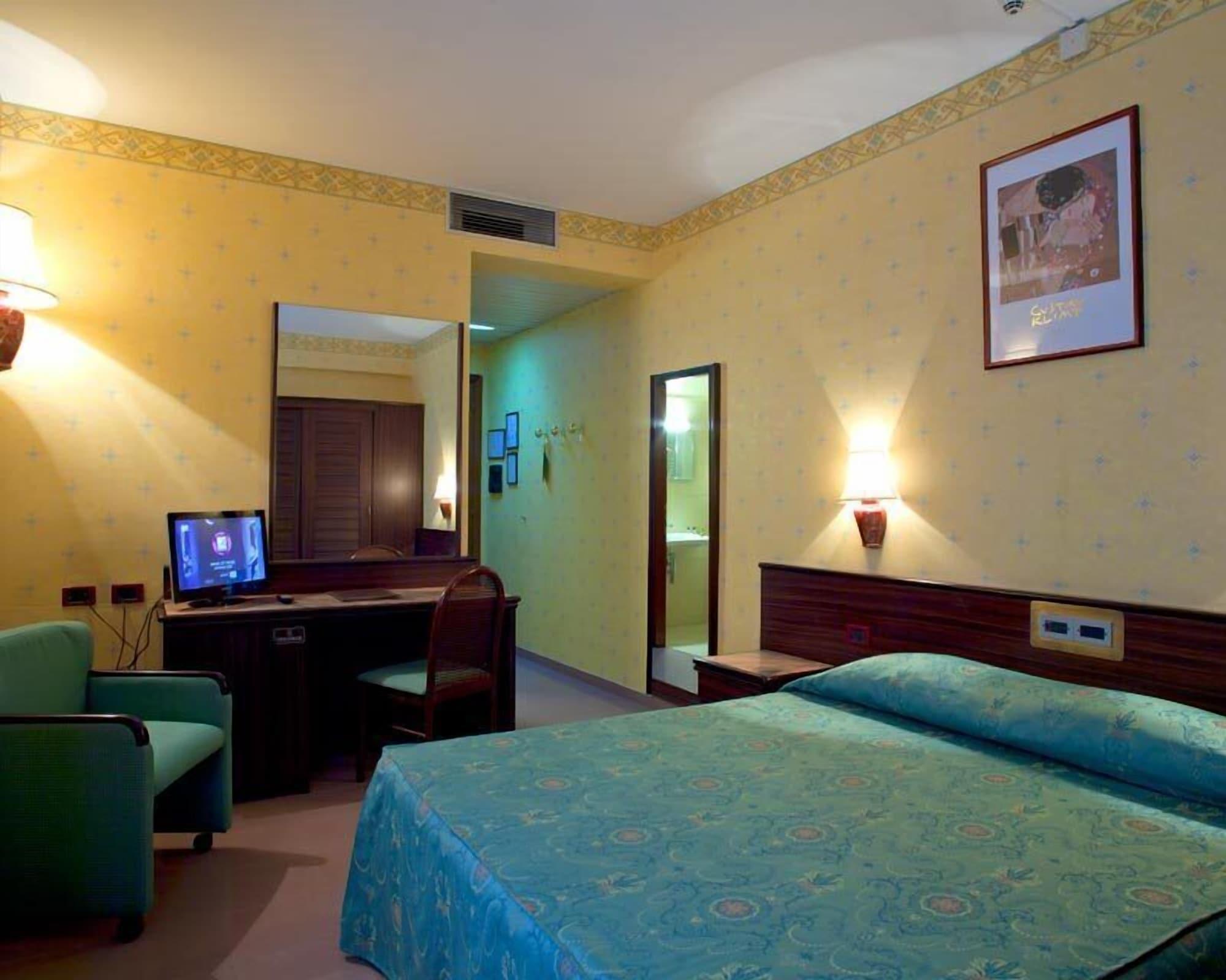 Hotel Leonardo Da Vinci Сассари Экстерьер фото