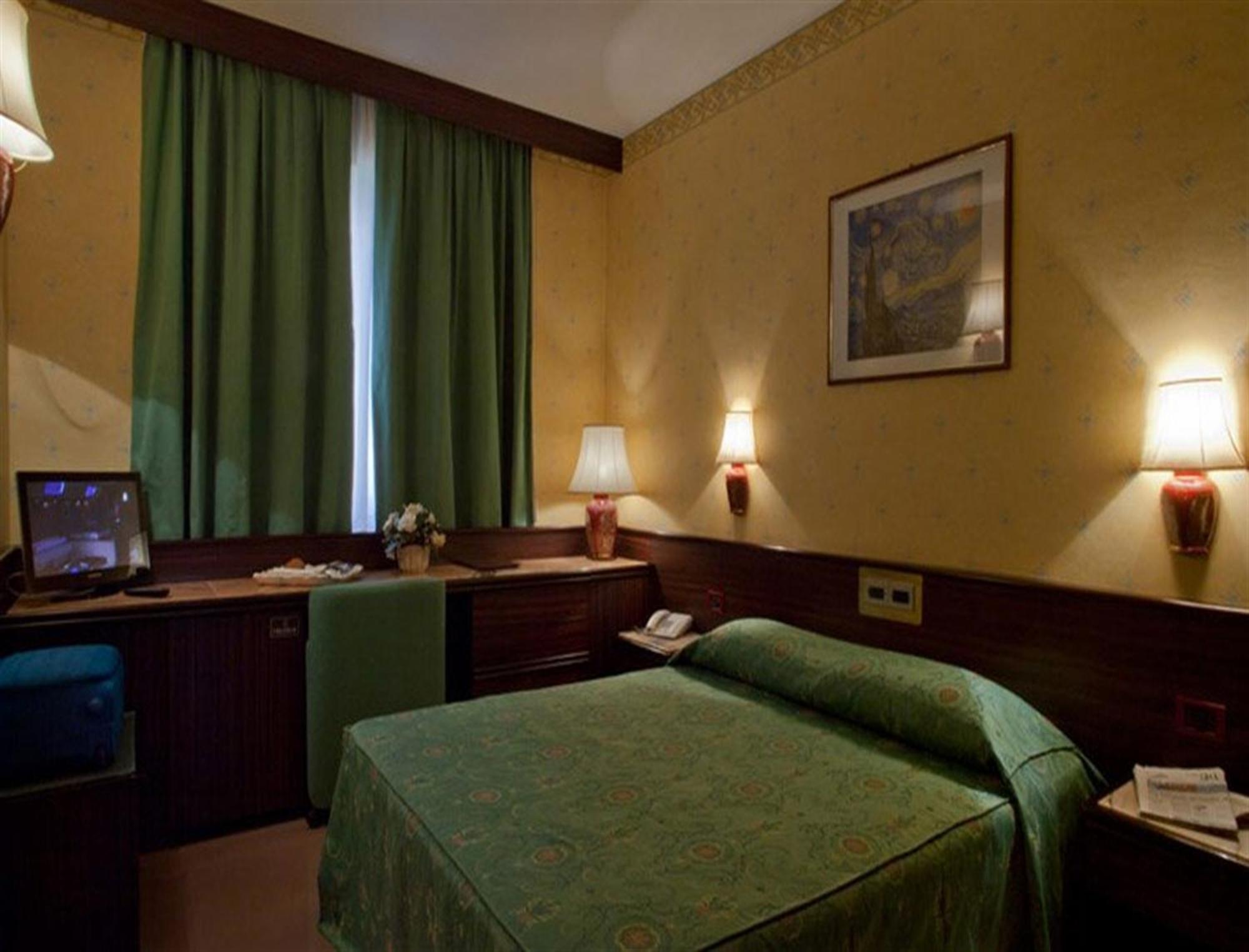 Hotel Leonardo Da Vinci Сассари Экстерьер фото