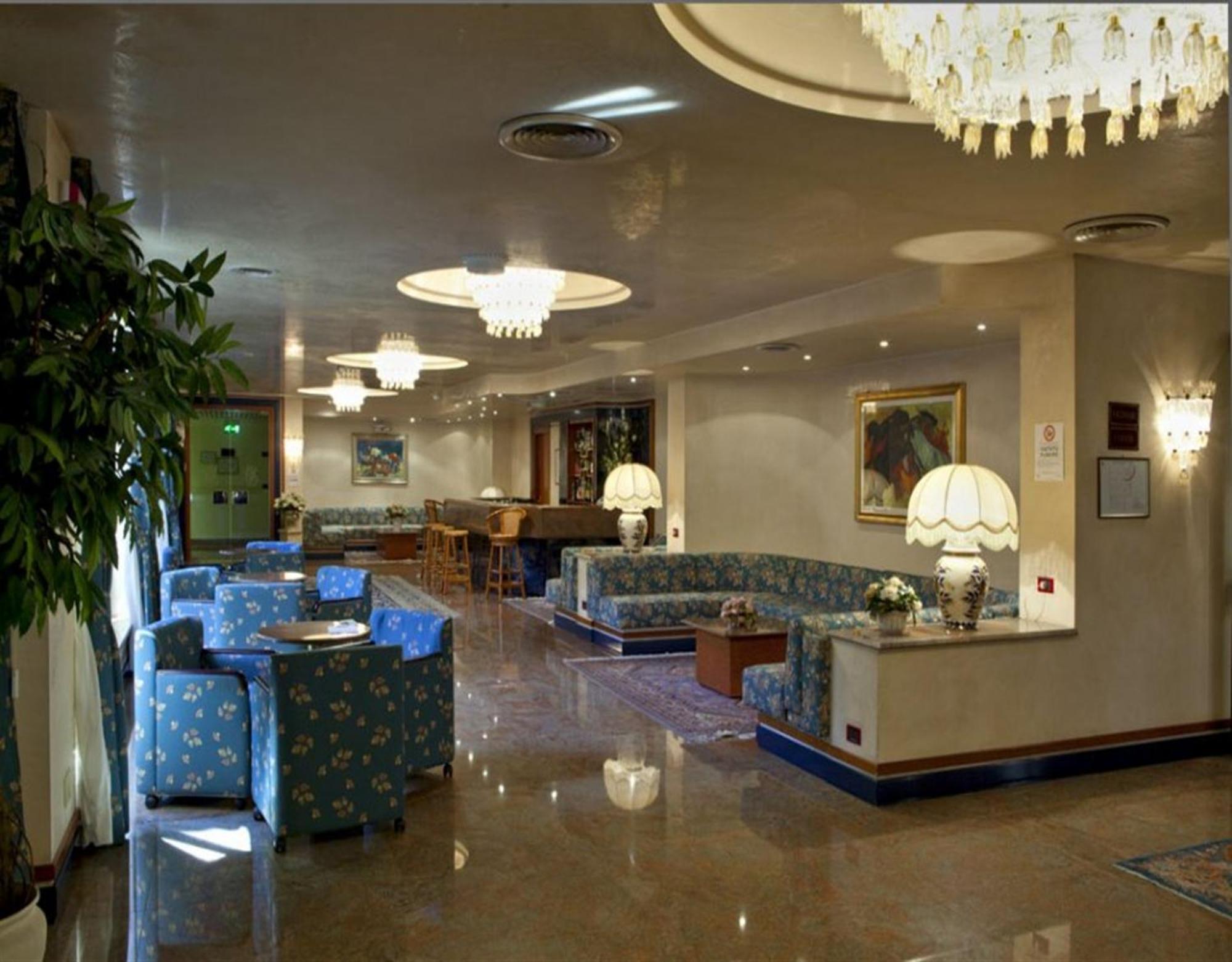 Hotel Leonardo Da Vinci Сассари Экстерьер фото