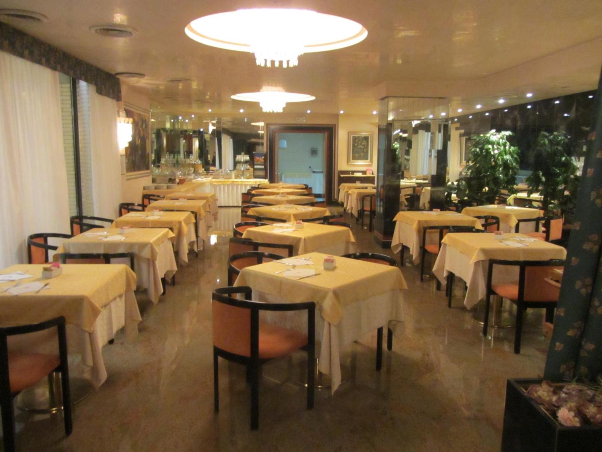 Hotel Leonardo Da Vinci Сассари Экстерьер фото