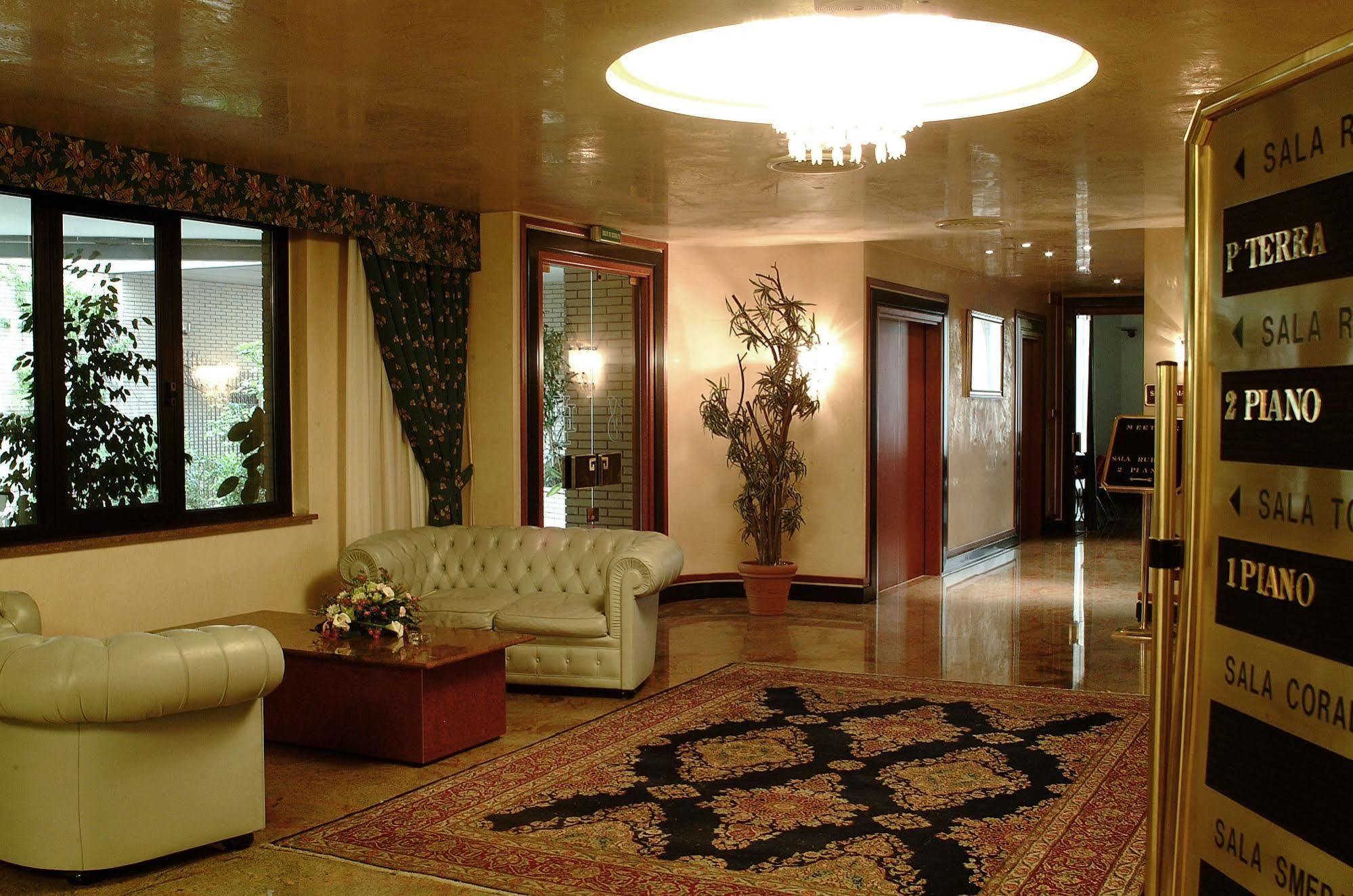 Hotel Leonardo Da Vinci Сассари Экстерьер фото