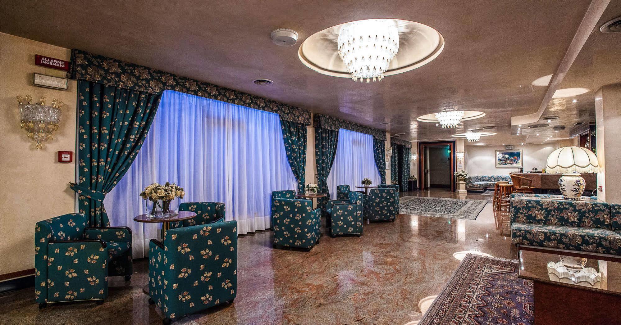 Hotel Leonardo Da Vinci Сассари Экстерьер фото