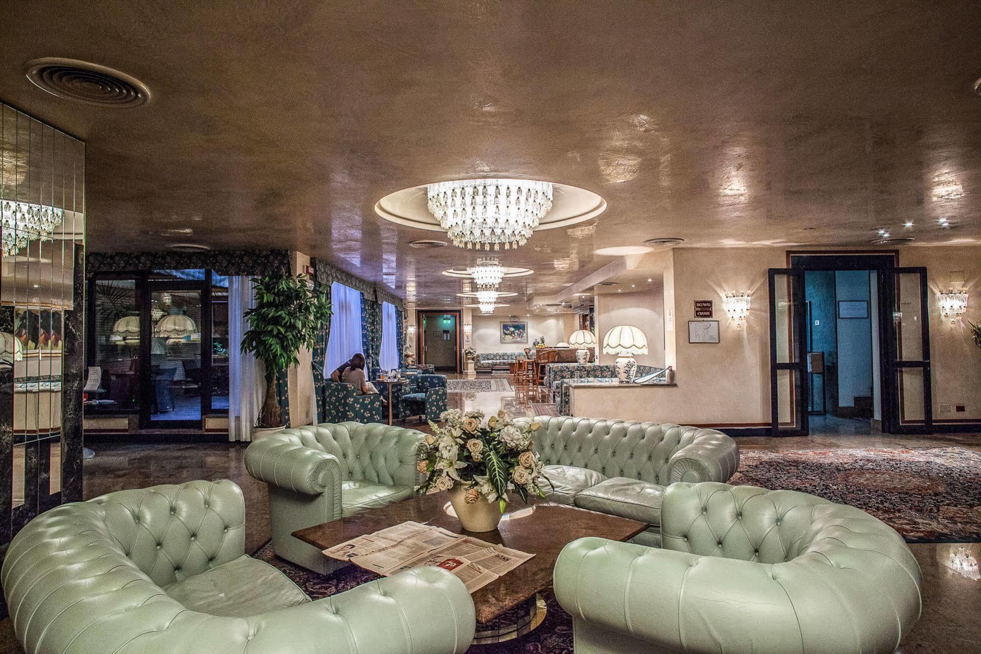 Hotel Leonardo Da Vinci Сассари Экстерьер фото