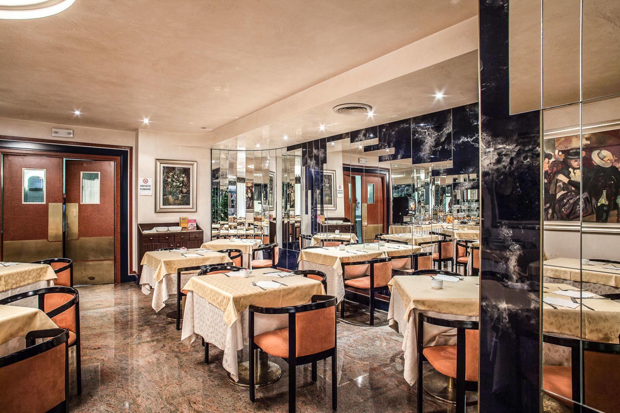 Hotel Leonardo Da Vinci Сассари Экстерьер фото