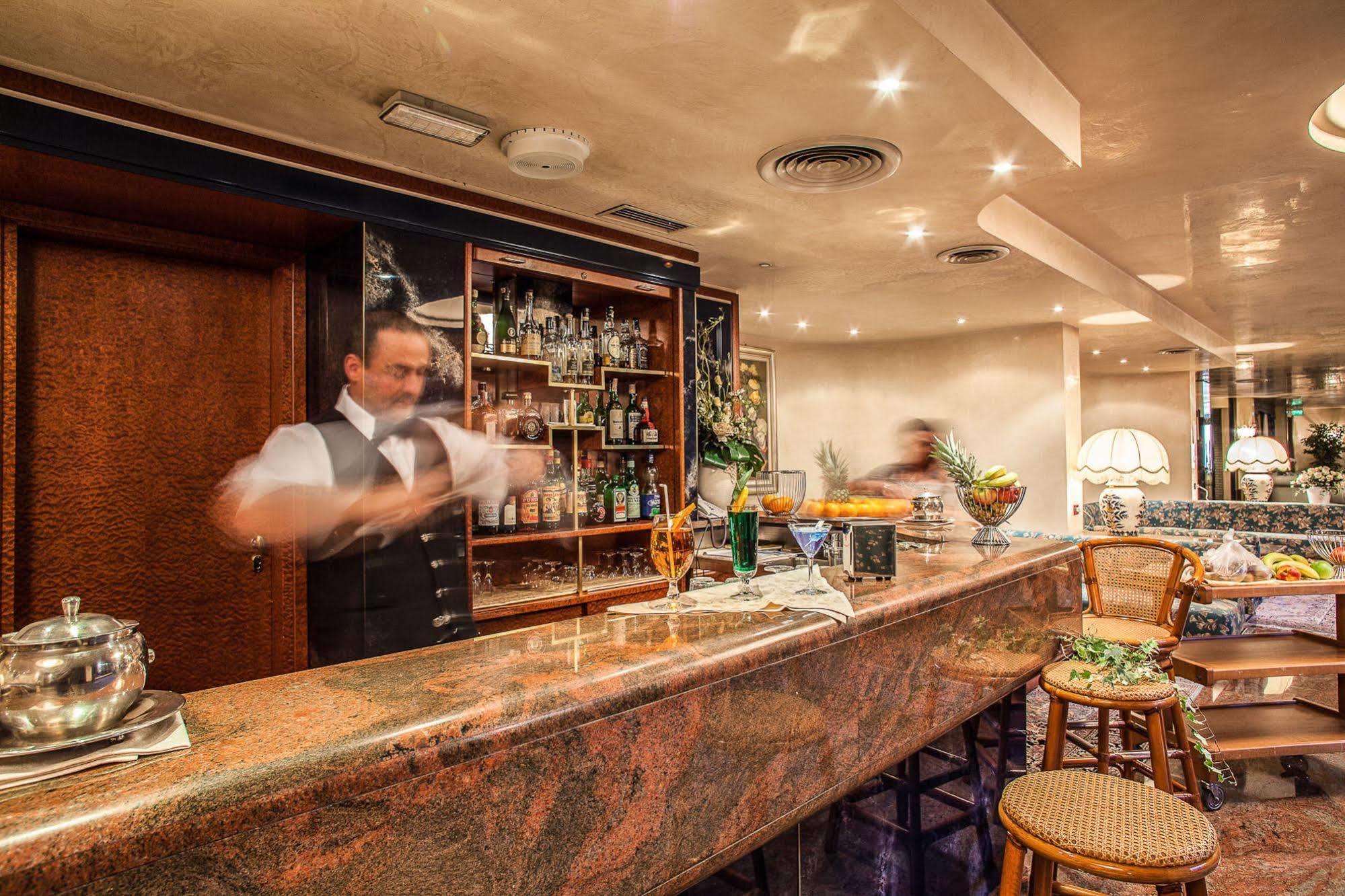 Hotel Leonardo Da Vinci Сассари Экстерьер фото
