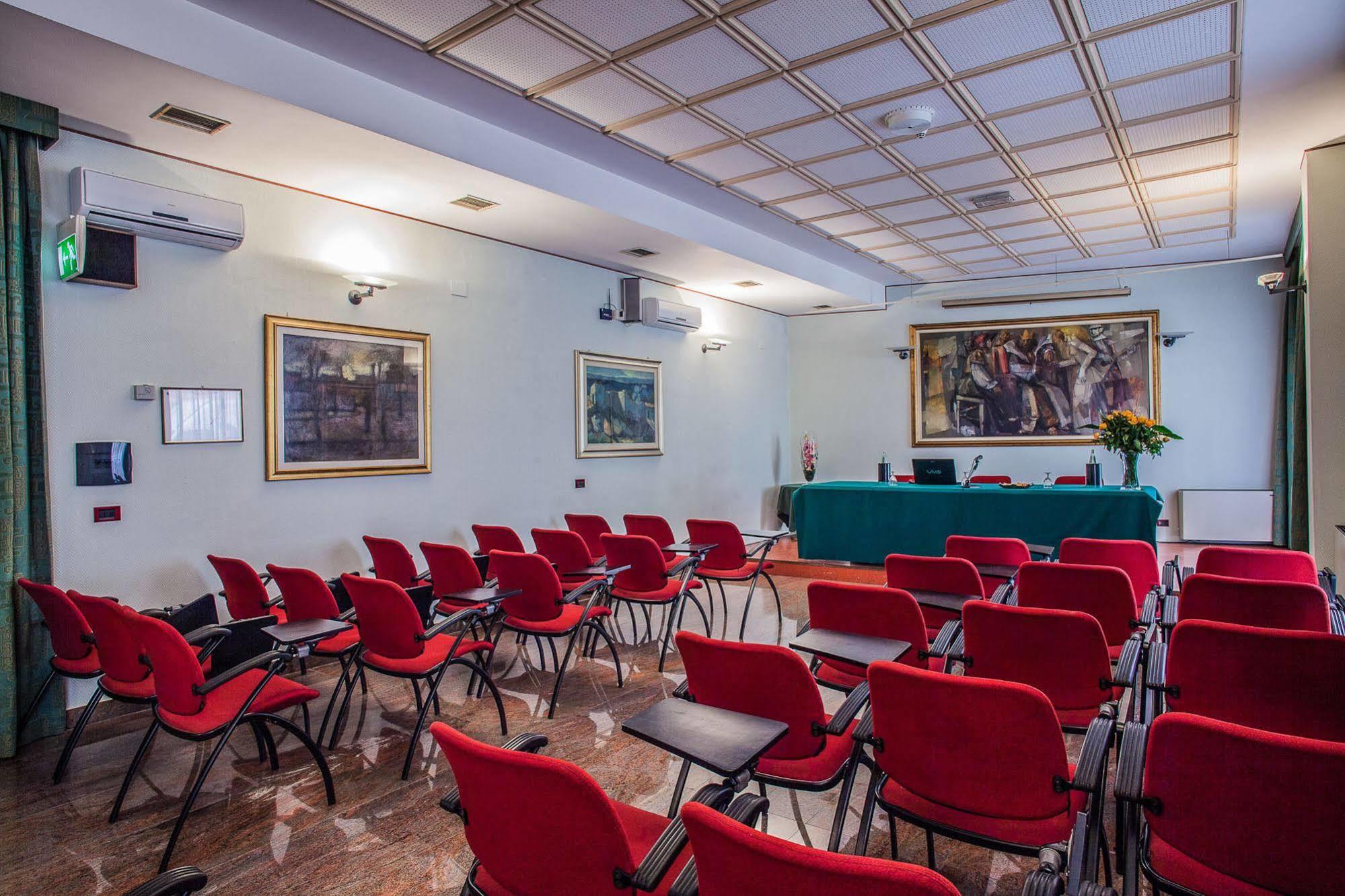 Hotel Leonardo Da Vinci Сассари Экстерьер фото