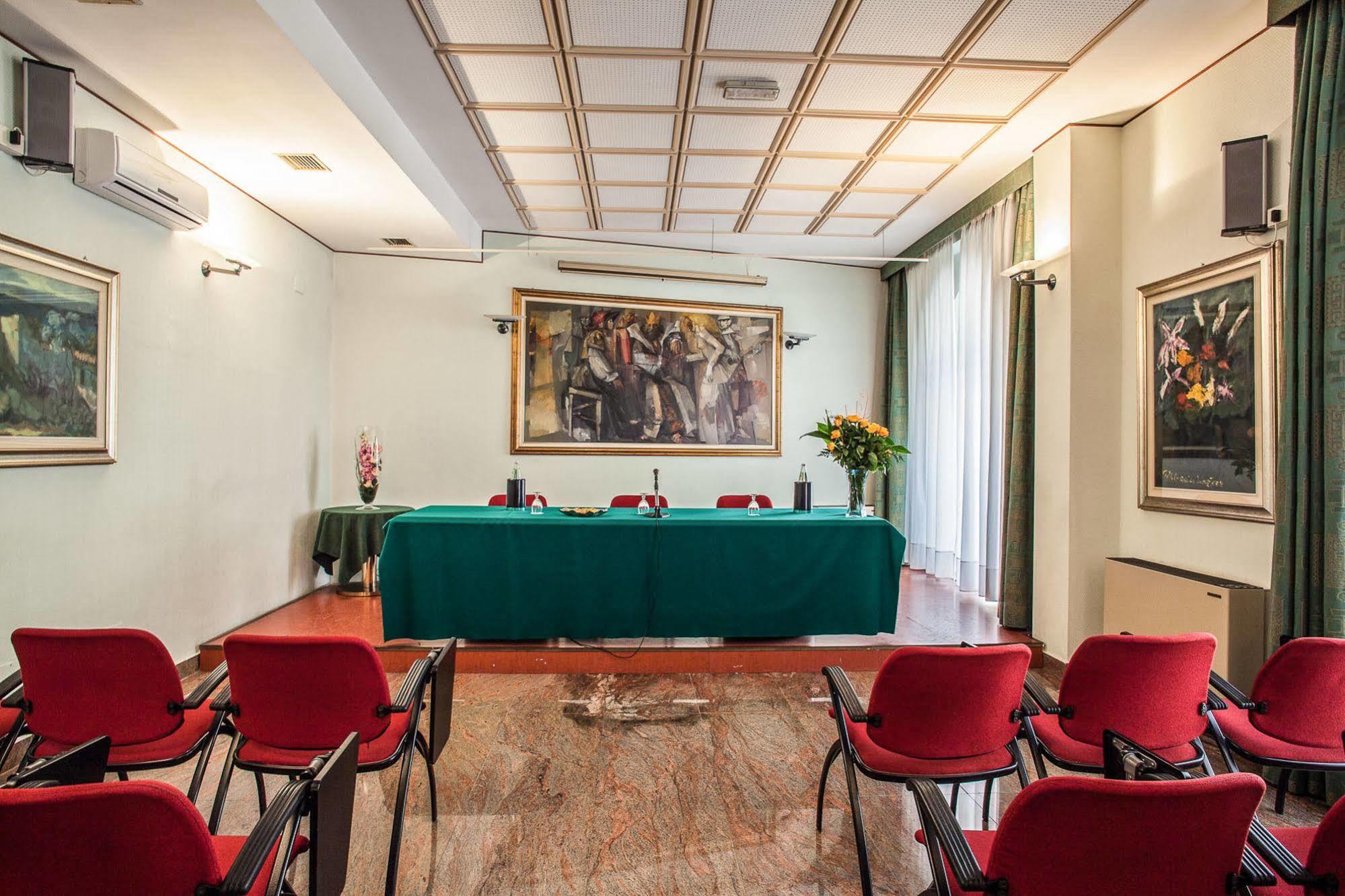 Hotel Leonardo Da Vinci Сассари Экстерьер фото